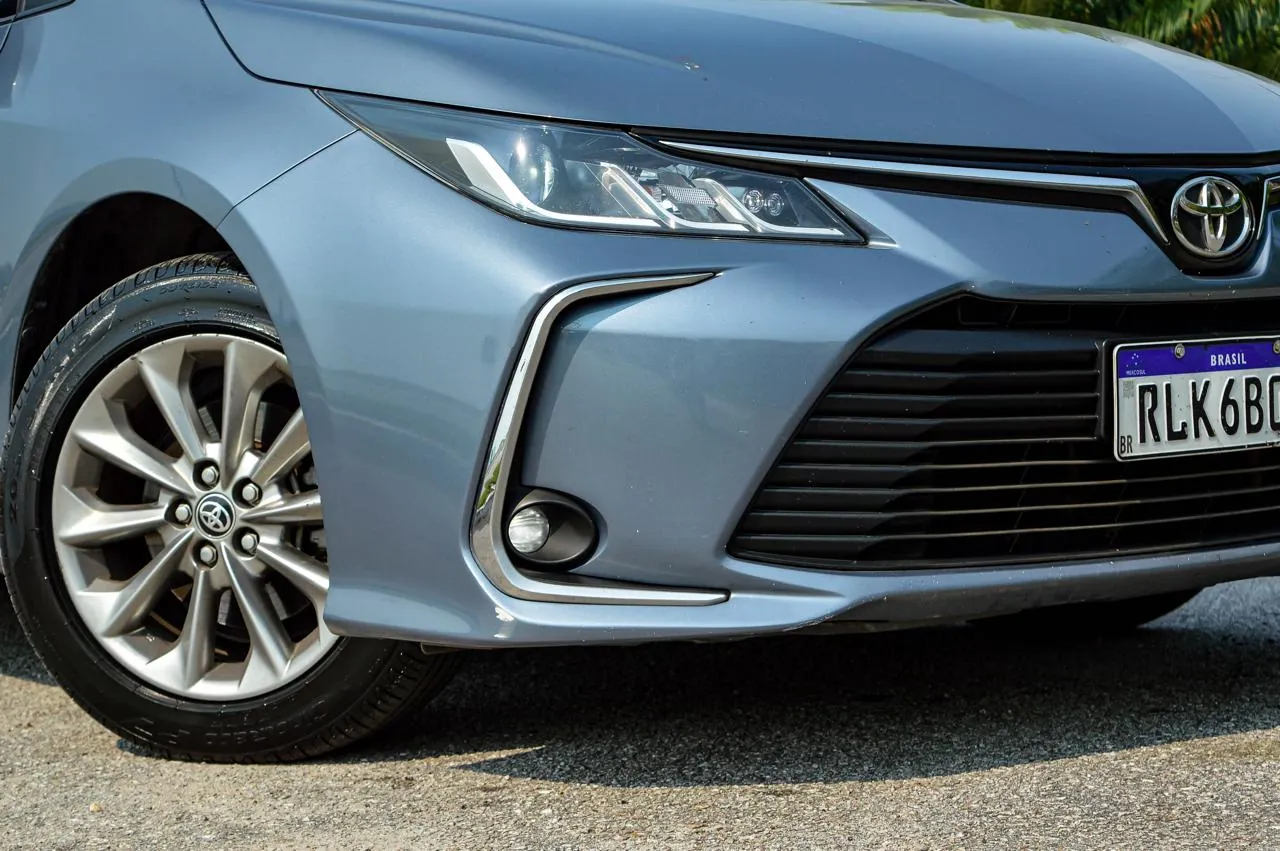 Toyota Corolla - Lateral